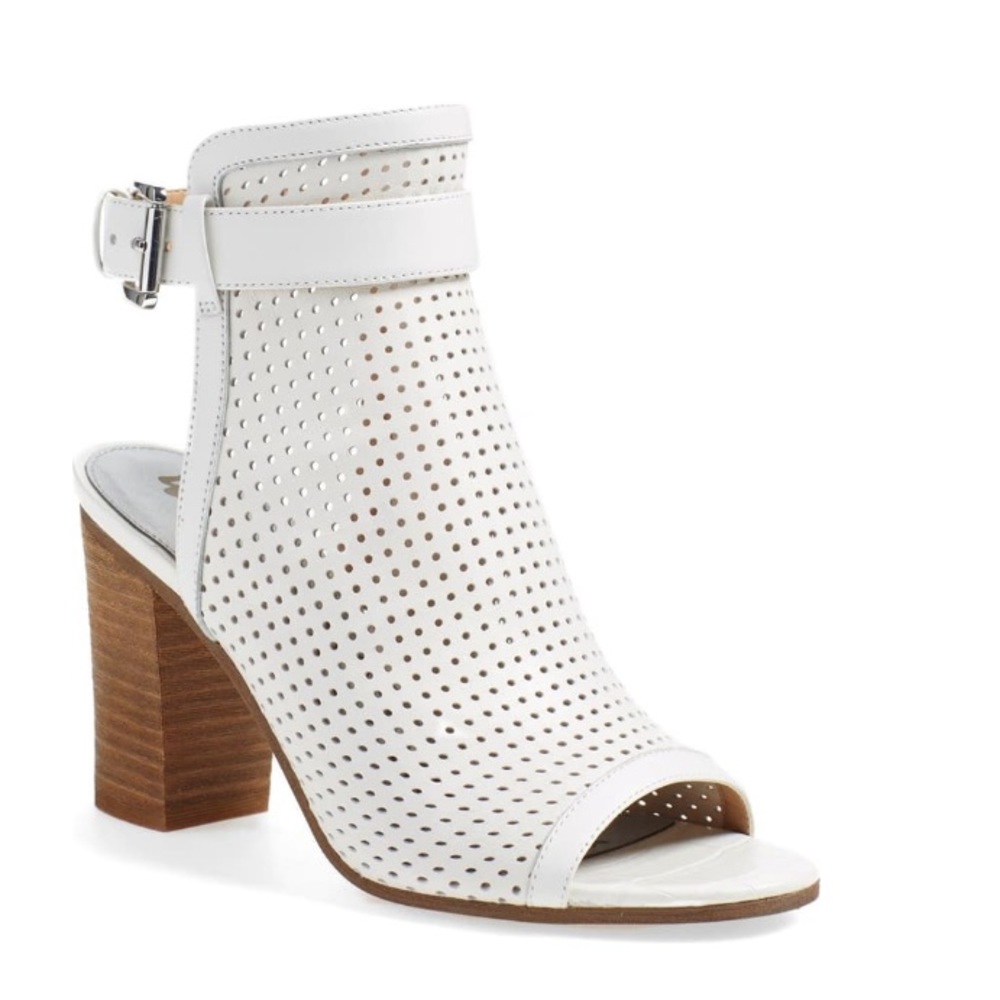 SAM EDELMAN Emmie white high heel bootie. Size 5